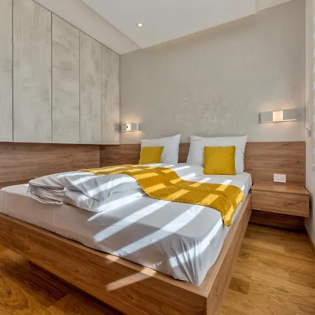 아파트 & Pino Mons 2 즐라티보