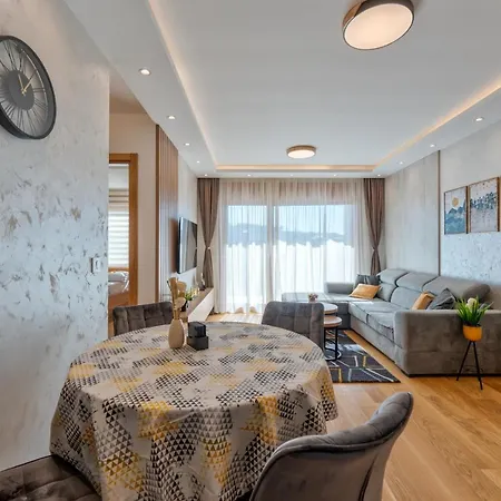 아파트 & Pino Mons 2 즐라티보