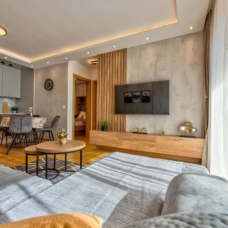 아파트 & Pino Mons 2