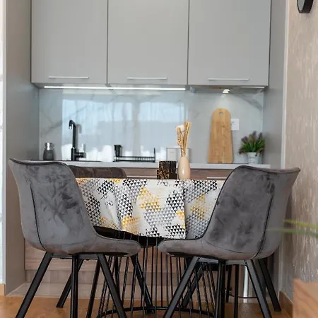 & Pino Mons 2 דירה