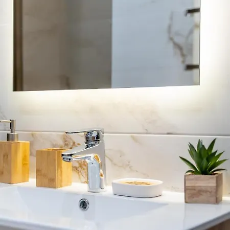 아파트 & Pino Mons 2 즐라티보