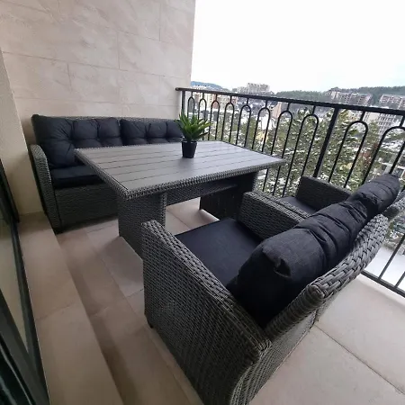 아파트 & Pino Mons 2